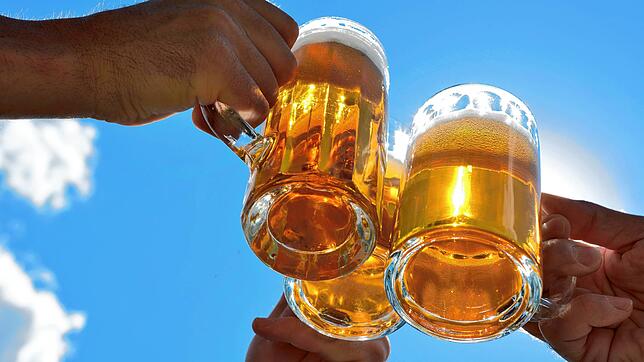 Sommer, Durst und schon heißt‘s „Hoch die Tassen“. Das ist ok – nur aufs Rad und hinters Autosteuer sollte man ...