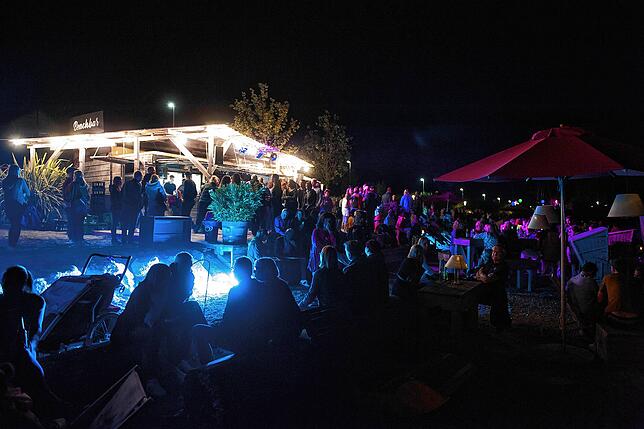 Während der Landesgartenschau herrschte an der Beachbar eine ganz besondere Atmosphäre. Hier ein Bild vom Lichterfest im September 2021.