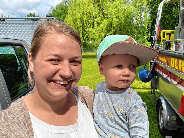 Annika Sommerfeld: &bdquo;Wir sind froh, dass das Freibad wieder geöffnet hat. Schon vor der Renovierung haben wir es geliebt. Jetzt ist ...