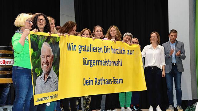 Bild : Rainer Stoll ist neuer Bürgermeister: Bilder vom Wahlabend in Wutöschingen