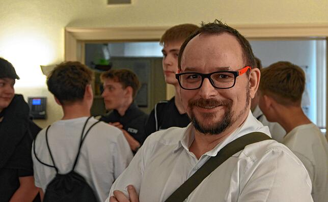 Sascha Ziegelbauer, Rektor der Realschule, ist von den Schülern und der Idee der Polizei beeindruckt.
