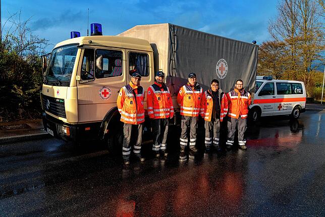 Vor der Deutenberg-Halle treffen die Spezialeinheiten des DRK aus Waldshut-Tiengen, Bad Peterstal und Achern ein. Diese Einheiten sind ...