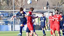 Stützpfeiler: Marco Mijatovic (links) musste beim 0:1 des VfB Waldshut im Kellerduell gegen den FC Schönau noch vor der Pause verletzt ...