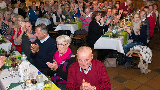 Im Winzerkär hatten alle Besucher einen unterhaltsamen und vergnüglichen Abend und wurden auchkulinarisch verwöhnt. Bild: Gisela Keller