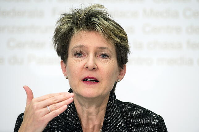 Simonetta Sommaruga auf einer Pressekonferenz in Bern.