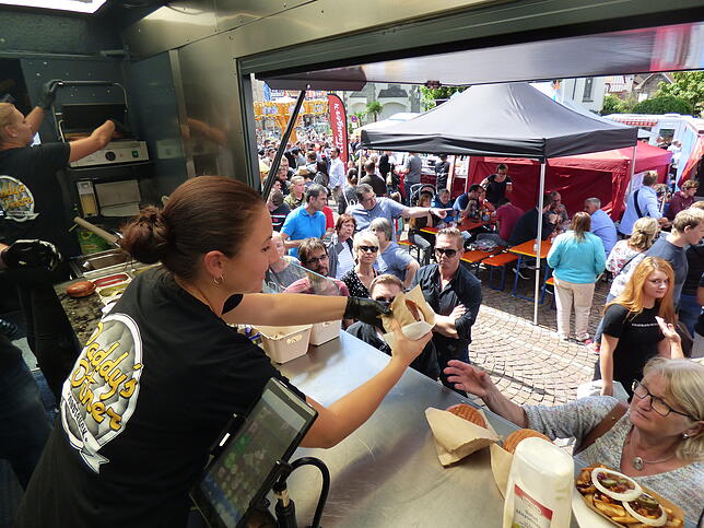 Der Street-Food-Markt findet im August zum zweiten Mal auf dem Marktplatz statt.