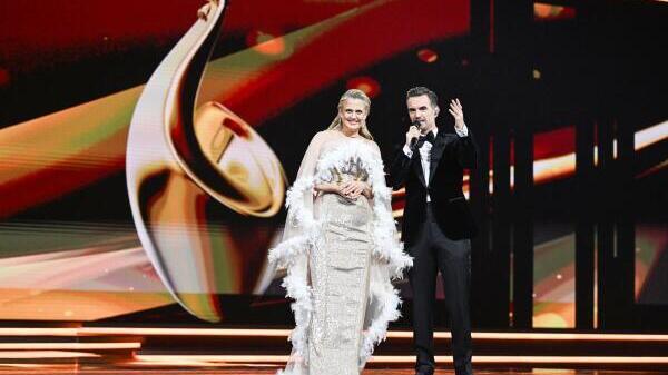 Barbara Schöneberger und Florian Silbereisen: Die beiden TV-Größen haben am 15. November 2024 gemeinsam die 30. Verleihung der „Goldenen ...