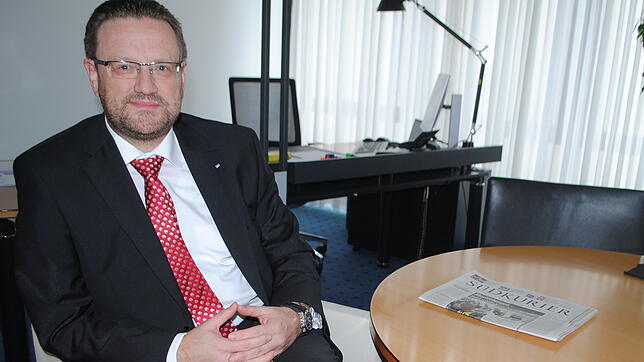 Thomas Hintermeier ist seit 1. Januar Vorstand der Volksbank Hochrhein. In seinem Büro in der Waldshuter Bismarckstraße hat er sich ...