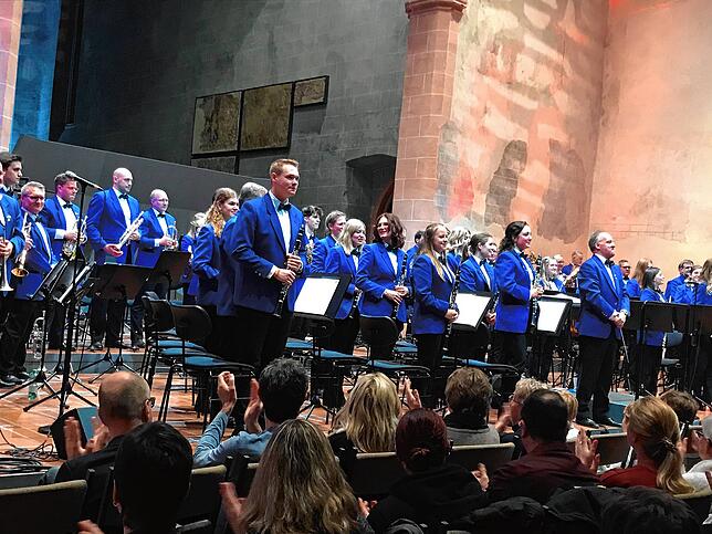 Dirigent Mario Mosbacher und das Große Orchester der Stadtharmonie Villingen beim Jahreskonzert, das auch in diesem Jahr der große ...