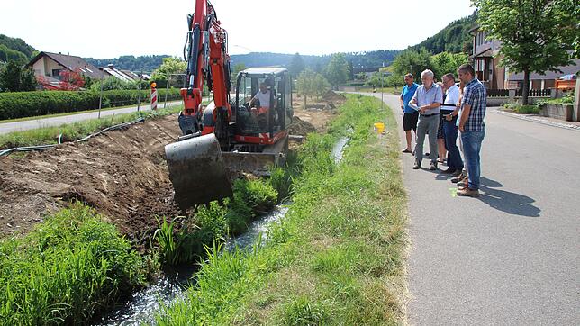 In Eggingen läuft es aktuell gut in Sachen Gewässer. Im Zuge der Umgestaltung des Mauchenbachs wurde der obere Wasserlauf zwischen ...