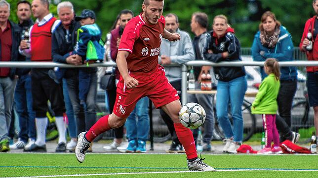 Nur einen Punkt: Tim Schmid – hier ein Archivbild – und der FC Bergalingen mussten sich mit einem 1:1 gegen den SV ...