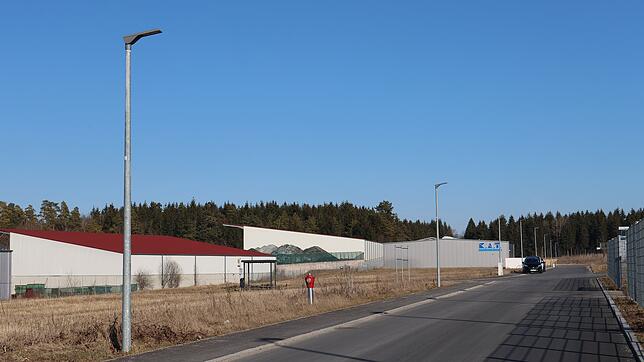Die neuen LED-Straßenlampen, für die der Gemeinderat jetzt die Bauleistungen vergeben hat, werden so aussehen wie die Leuchten im ...