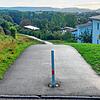 Ein Poller ganz oben bei der Bühlstraße und einer ganz unten nahe der Friedrich-Ebert-Straße sind ein klares Zeichen: Auf der Straße ...