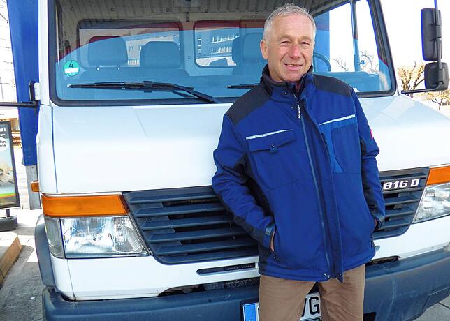 Rentner und Hobbylandwirt Werner Braunwarth aus Kluftern zu den hohen Spritpreisen: &bdquo;Das Tanken vom Traktor wird eine teure ...