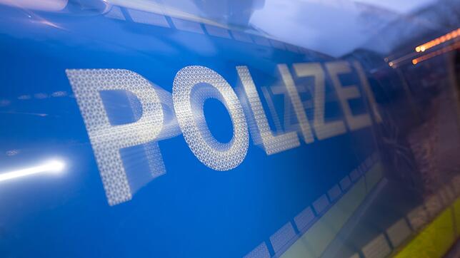 Laut Polizeisprecher ist es nicht klar, wieso die Frau aus dem Kofferraum geschleudert wurde. (Symbolbild)