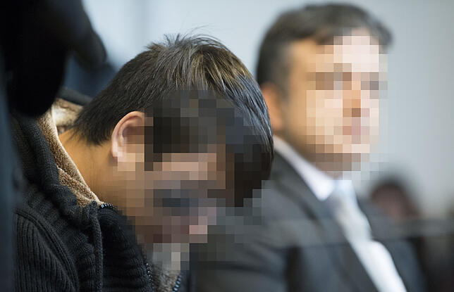 Den Kopf hält er stets gesenkt: Hussein K. Der Flüchtling hat eine Studentin getötet.