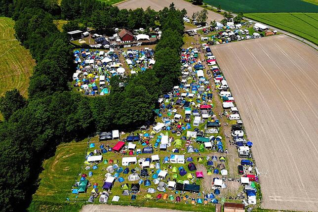 Zweimal fand das Festival &bdquo;Eine Liebe&ldquo; an Pfingsten auf dem Hüttenbühl in Herdwangen-Schönach statt. Um geschützte ...
