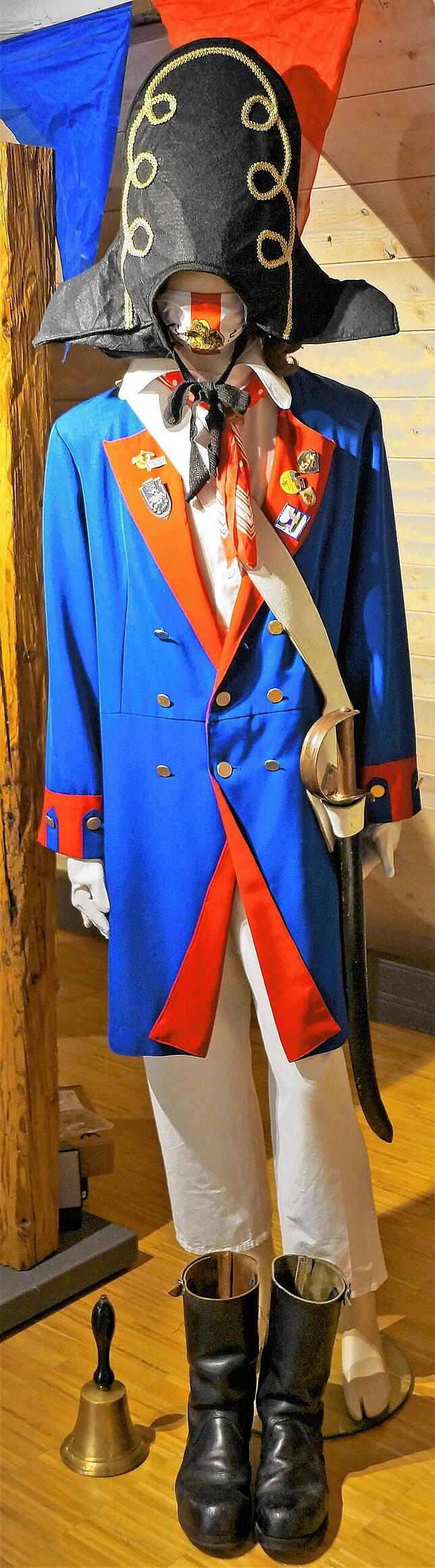 Das Häs des Narrenpolizei ist momentan in der Fasnachts-Ausstellung &bdquo;Narro &ndash; Fasnet in Stockach&ldquo; zu besichtigen. Es ...