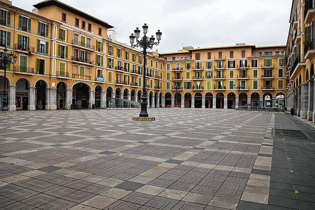 Der Plaza Mayor im Zentrum von Palma ist leer.