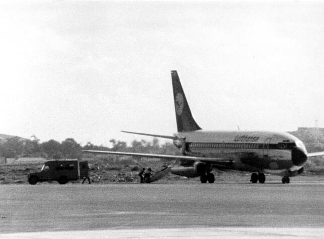 Die am 13.10.1977 auf dem Flug von Mallorca nach Frankfurt/Main von vier Terroristen entführte Lufthansamaschine "Landshut" auf dem ...