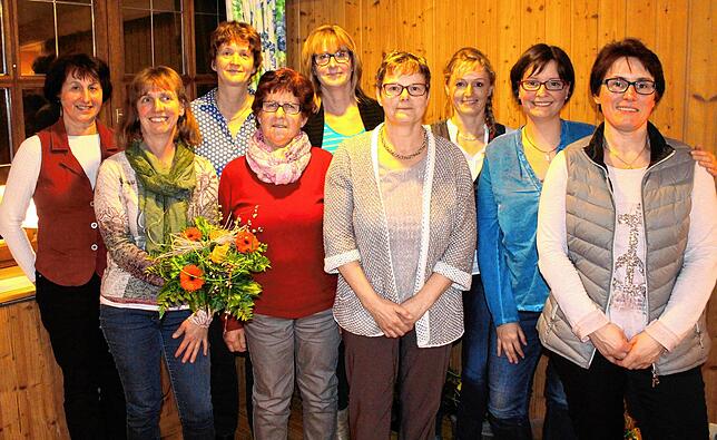 Ein Bild aus geselligen Zeiten vor der Corona-Pandemie: Mit diesem Vorstand gehen die Bräunlinger Landfrauen auch durch das 60. Jahr des ...