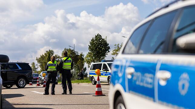Seit Monaten kontrollieren Bundespolizisten an der Grenze. (Archivbild)