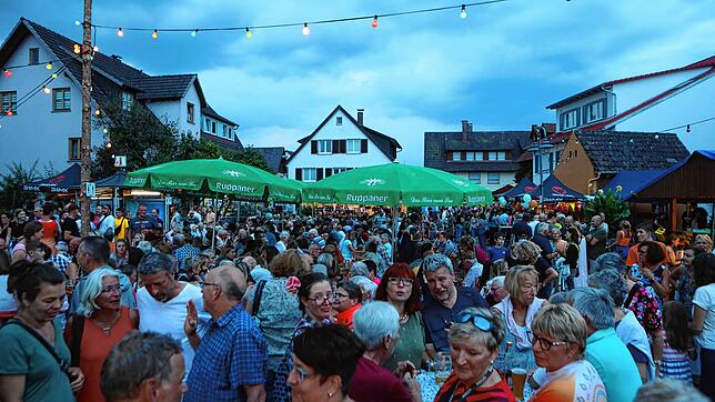 Bild : Dingelsdorf feiert wieder! Auf dem Dorfplatz findet das Herbstfest statt