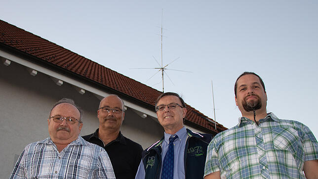 Die Lauchringer Funkamateure (von links) Wolfgang Kleemann, Ralf Kurz, Roland Bannwarth und Alexander Schneider funken von Lauchringen ...