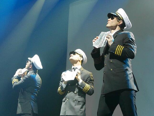 Bild 33: Bilder: Südkurier-Leser beim Musical "Happy Landing" im Gloria-Theater