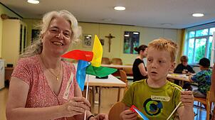 Hier weht ein frischer Wind. Ricarda Dannegger hat besonders für Kinder und Familien neue Angebote konzipiert. Hier bastelt sie beim ...