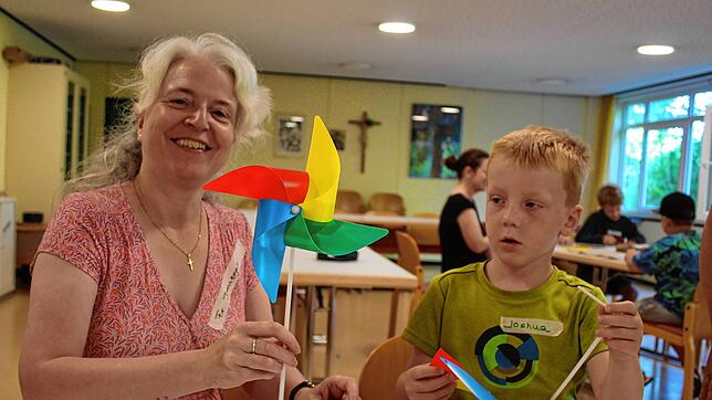 Hier weht ein frischer Wind. Ricarda Dannegger hat besonders für Kinder und Familien neue Angebote konzipiert. Hier bastelt sie beim ...