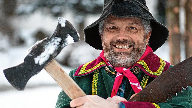 Holger Birkle, Narrenvater, mit Axt und Säge.