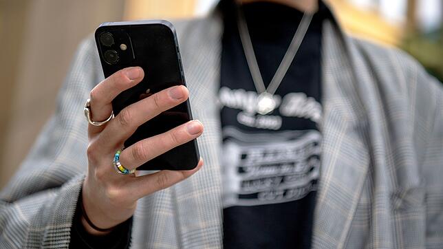 In wenigen Schritten kann man seine Rufnummer auf dem iPhone und bei Smartphones von Samsung unterdrücken.