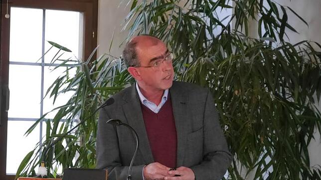 Professor Matthias Untermann referierte im Festsaal des Meßkircher Schlosses über die Struktur von Großklöstern in karolingischer Zeit.