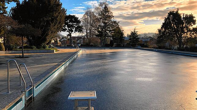 Das Hilzinger Freibad soll saniert werden. Es geht dabei um Kosten in Höhe mehrerer Millionen Euro, deshalb muss zunächst geklärt ...