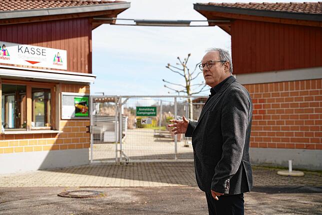 Am Freibad Hohentengen besteht laut Peter Schanz Optimierungsbedarf. Er möchte den Kiosk-Bereich verlegen.