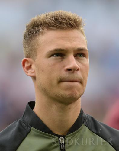Joshua Kimmich ARCHIV - Der deutsche Fußball-Nationalspieler Joshua Kimmich steht am 29.05.2016 beim Länderspiel Deutschland - Slowakei in der ...