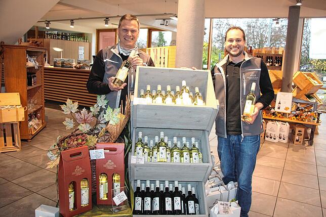 Beim Winzerverein Meersburg  gibt es erlesene Weine – ein ideales Weihnachtsgeschenk. Das wissen auch Geschäftsführer Martin Frank ...