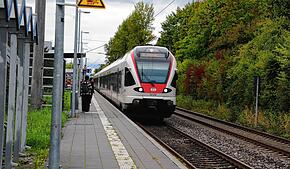 Im besten Fall fährt der Zug in den Bahnhof ein, die Passagiere steigen ein und aus und die Reise geht weiter. Wenn der Zug aber schon ...