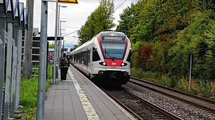 Im besten Fall fährt der Zug in den Bahnhof ein, die Passagiere steigen ein und aus und die Reise geht weiter. Wenn der Zug aber schon ...
