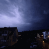 Starke Überschwemmungen sind die Folge eines starken Unwetters am Mittwochabend und in der Nacht zum Donnerstag.