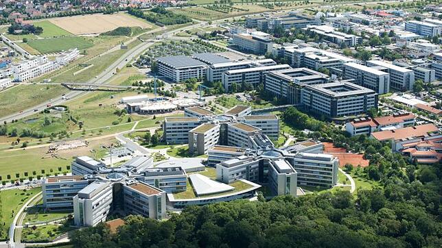 Blick auf den Hauptsitz von SAP in Walldorf. Das Software-Unternehmen garantiert der Stadt hohe Steuereinnahmen. Zwischen dem ...