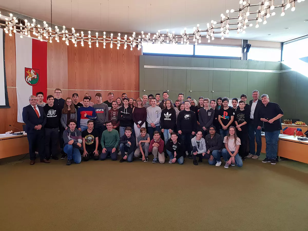 St. 60 Schüler diskutieren die Themen der Jugend SÜDKURIER