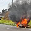 Das Auto in Flammen auf der A7 bei Frauenfeld.
