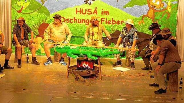 Nicht alle Elferräte fühlen sich ihrer Haut sicher, während ihre Siesta vor dem Krokodil am Spieß.