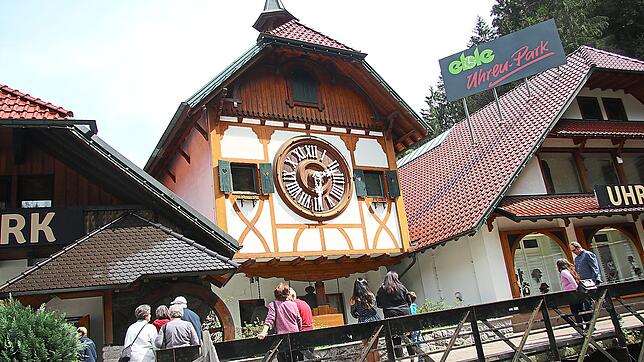 Der Uhrenpark Eble in Schonachbach ist Treffpunkt der Senioren zur Führung in die weltgrößte Kuckucksuhr.