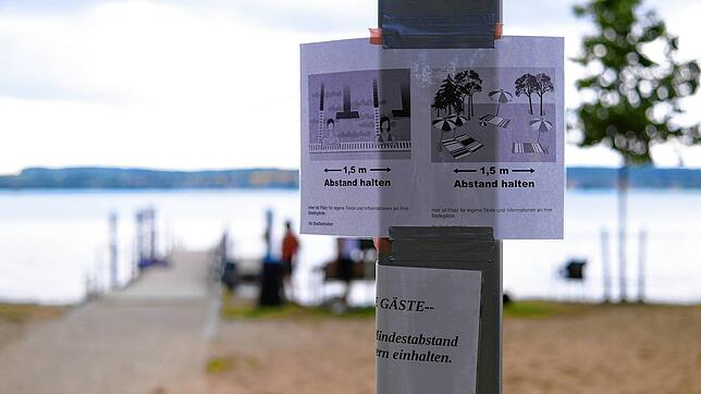 Abstand halten, Eigenverantwortung ist gefordert, dann werden auch keine Bußgelder fällig.  Ein Bild aus dem Überlinger Ostbad.