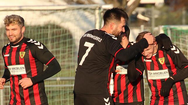So wollen sie wieder jubeln: Die Reserve des FSV Rheinfelden hat den Kampf um Platz zwei noch nicht abgeschrieben. Um Konkurrent SF ...