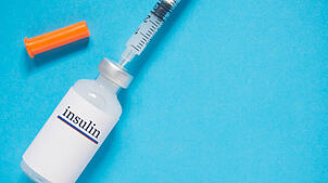Insulin ist ein lebenswichtiges Hormon. Manche Menschen mit Diabetes müssen es spritzen.