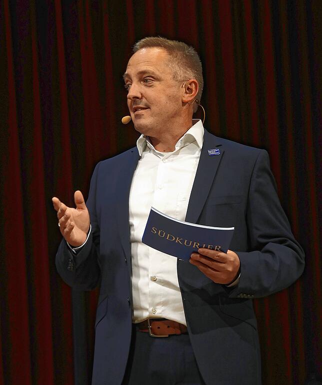 Moderator Jörg-Peter Rau.
